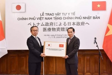 ベトナム政府による日本政府へ医療物質贈式